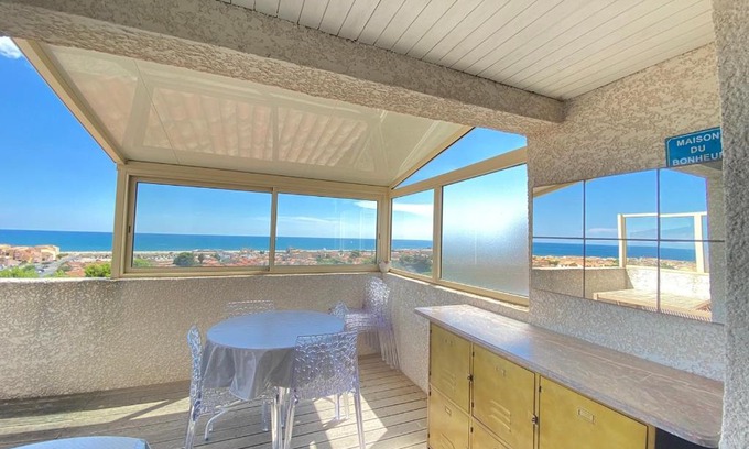Saint-Pierre-la-Mer House | Magnifique maison vue sur la mer avec piscine commune à 800m de la plage
