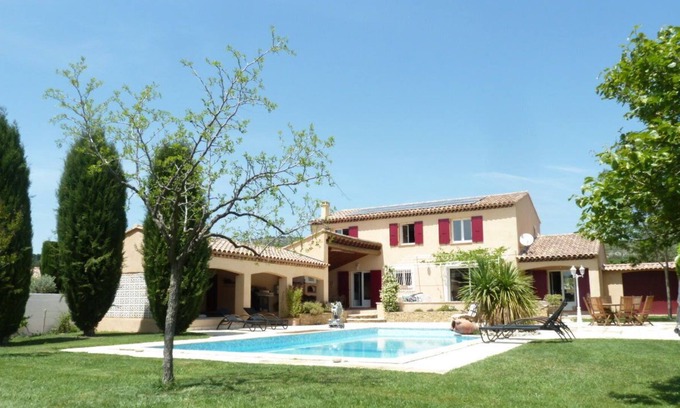 Pelissanne Villa | Magnifique Villa Avec Piscine, spa et Sauna au Pied des Collines