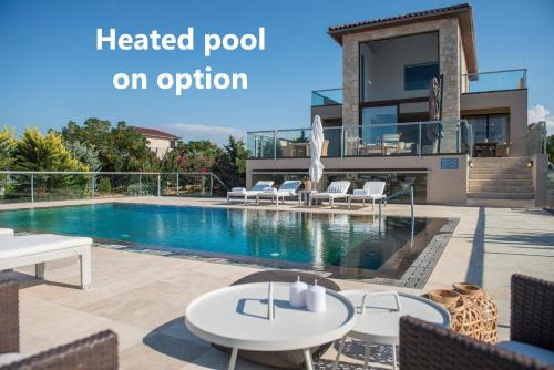 Chorafakia Villa | Magnifique villa avec piscine au bord de mer