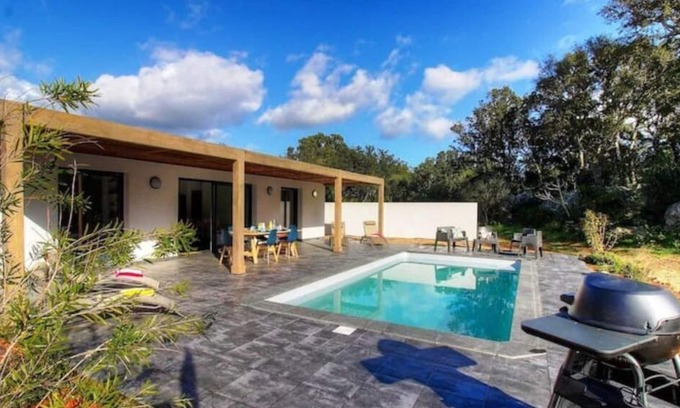 Sotta Villa | Magnifique Villa Avec Piscine, Idéalement Située