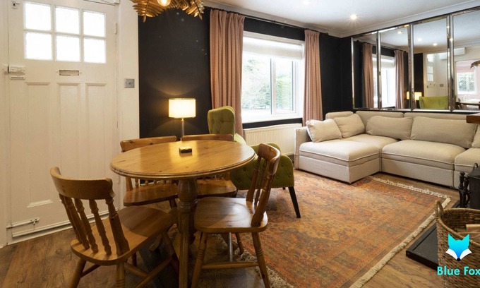 Etchinghill House | Magnolia Cottage - charming rural bungalow