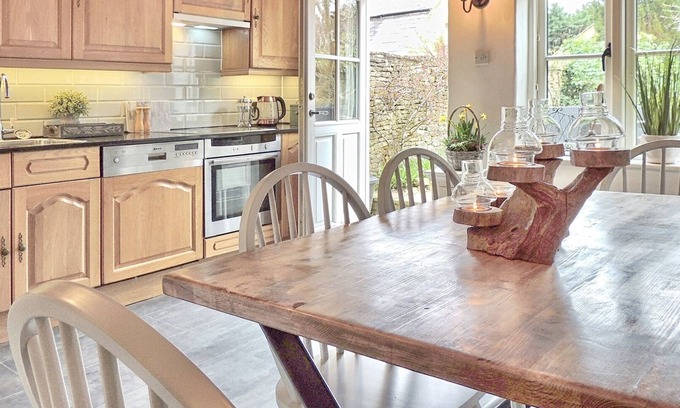 Moreton-in-Marsh Cottage | Magnolia Cottage