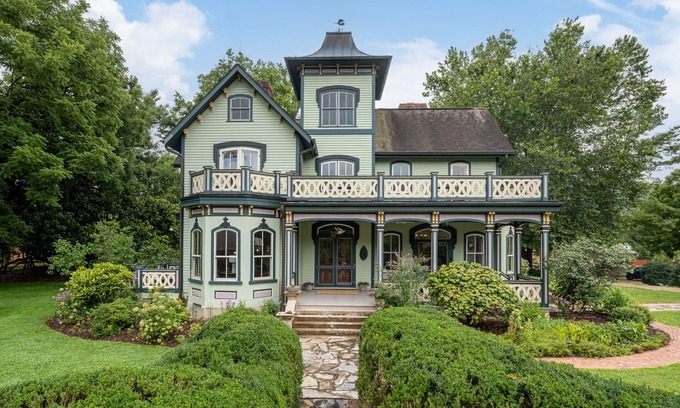 Hot Springs House | Magnolia House