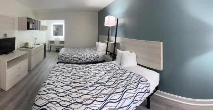 Kingsland Hotel | Magnolia Inn Extended Stay of Kingsland - New 2024 - Book a Kitchen Room - 12 Noon Check Out - Sleep In Late - Better Sleep - Ultra Sparkling - Pool open until until 4AM - Stay and Save Today - 24 Hour Front Desk - Premium Coffee Bar - Award Winning Inn