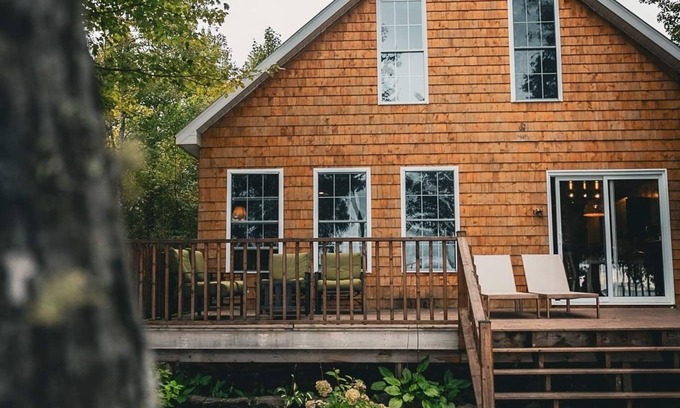 Waterborough House | Magnolia Lane Lakefront Cottage