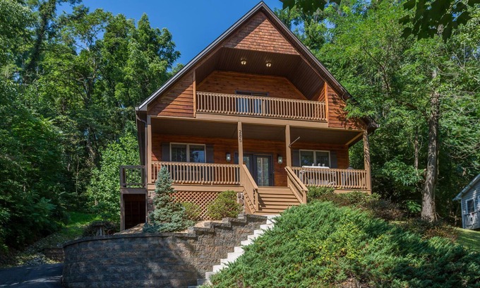 McGaheysville Cabin | Magnolia Lodge at Massanutten - Enjoy the Shenandoah