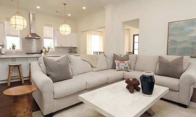 Oxford House | Magnolia Manor by Apex Short Term Stays
