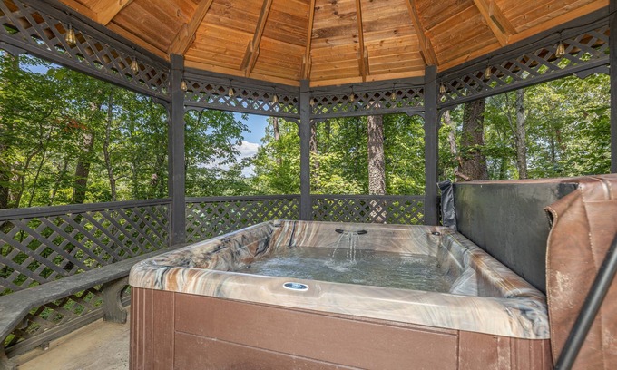 Pigeon Forge Ski Chalet | Magnolia Place 5 - Eight Bedroom Chalet