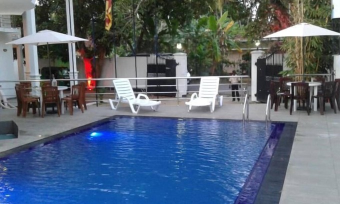 Wadduwa Hotel | Mahakumara White House Hotel