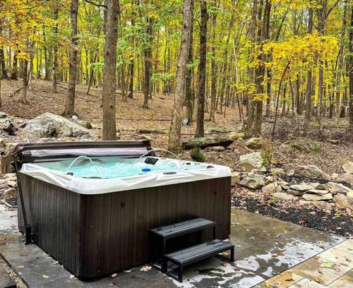 East Stroudsburg House | Mahogany Sun Hot Tub Theater Room Fire Pit