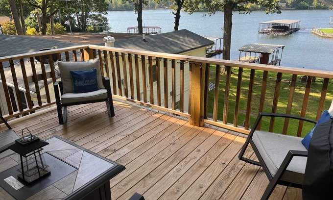 Piney Cottage | Main Channel Lake Hamilton- private hot tub, firepit, boat dock