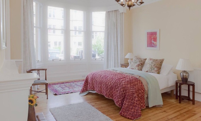 Marchmont Apartment | Main Door Apartment in an enviable location