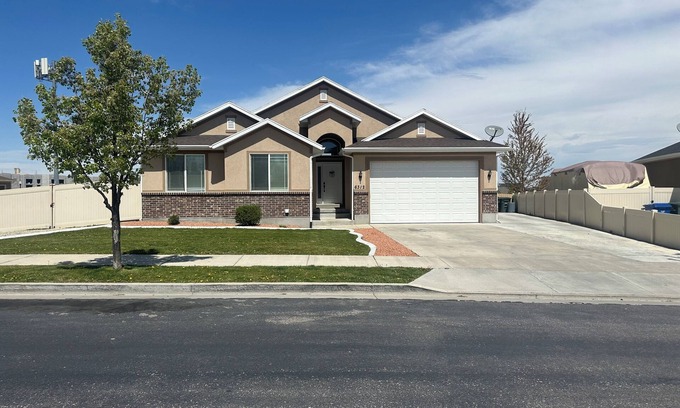 Kearns House | Main FloornCozy Spacious 3-bedroom 2-bath home in nWest Valley City
