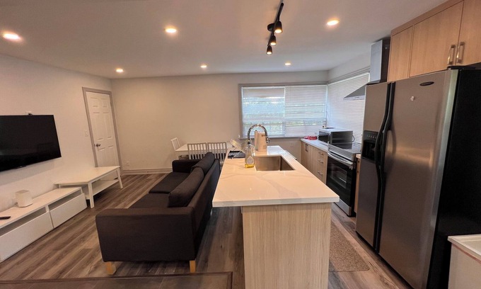 Toronto Apartment | Main Lilac private-unit 10-min to Airport