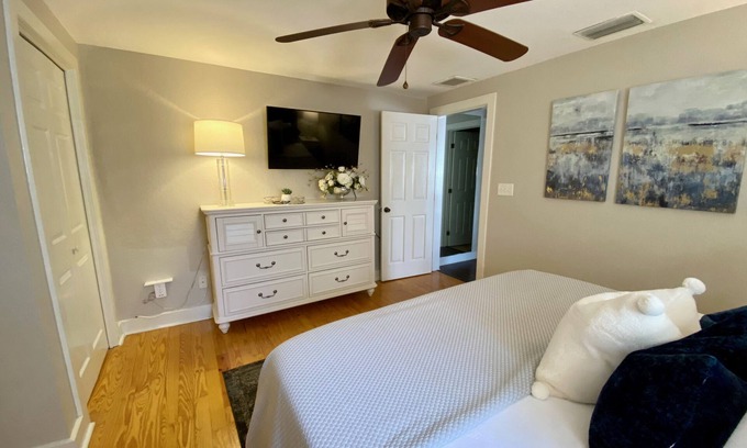 Safety Harbor Apartment | Main St. Retreat