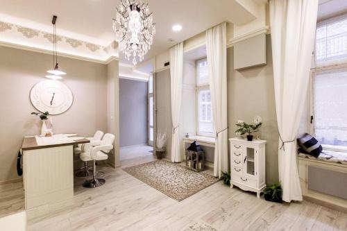 Vizivaros Apartment | Main Street