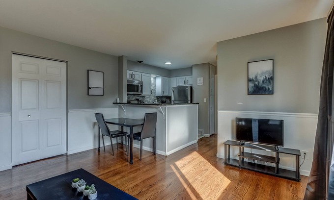 Royal Oak Apartment | Main Street Luxury One Bedroom Apartment bedroom Downtown Royal Oak
