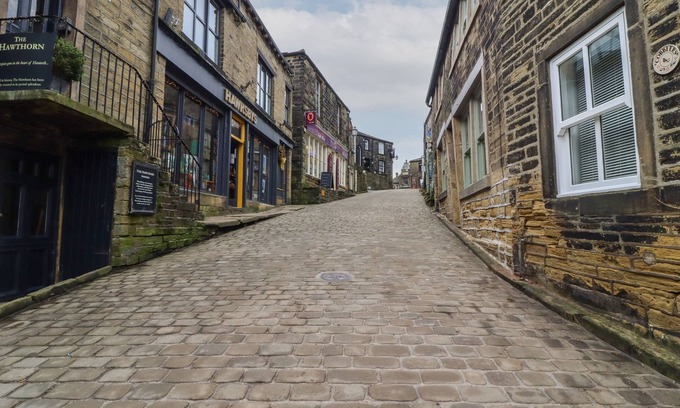Haworth Cottage | Main Street View