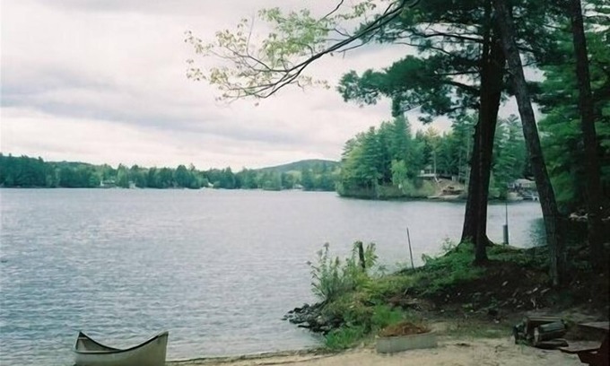 Limerick Cottage | Maine Lakefront Cottage Rental with Sandy Beach