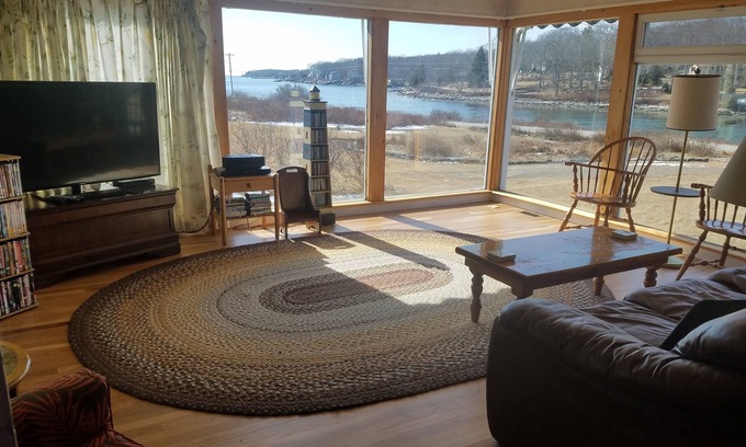 Chamberlain Cottage | Maine Seaside Cottage in Long Cove Point, Pemaquid Peninsula, Midcoast Maine