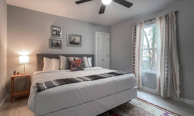 Northwest Los Angeles Heights House | MainHouse-Mins to Downtown! Serene at Santa Monica