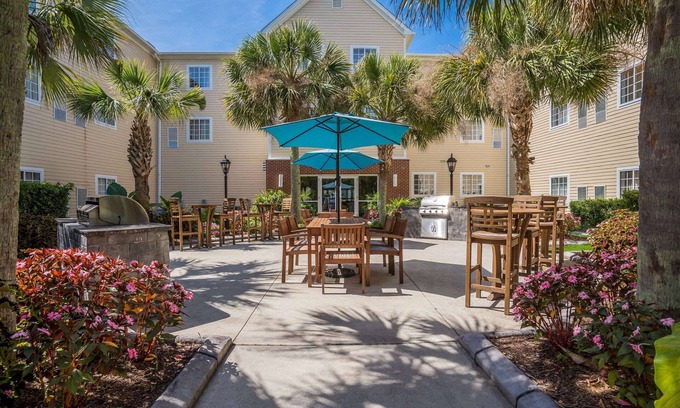 Wilmington Hotel | MainStay Suites Wilmington - University Area