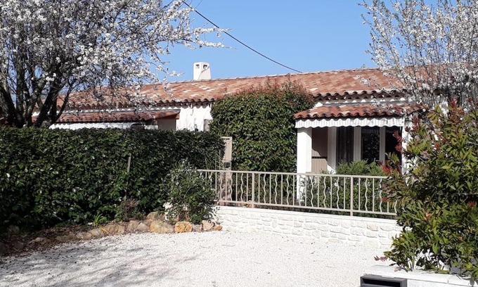 Lorgues House | maison 2 ou 4 personnes jardin parking LES AMANDIERS