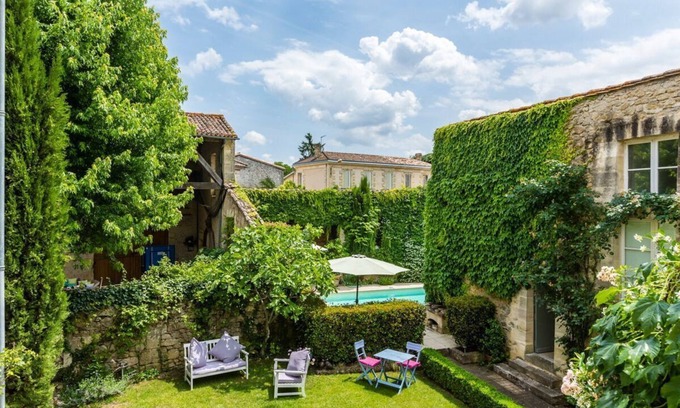 Pujols Villa | Maison Acacia - Six Bedroom Villa, Sleeps 12