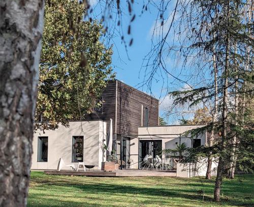Fille House | Maison Architecte, Parc arboré & BBQ, 10 min du circuit