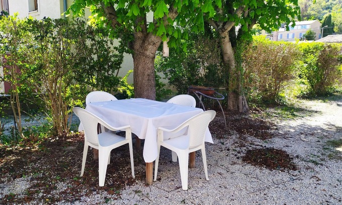 Banon House | Maison Avec Jardin, Bien Située Dans le Village