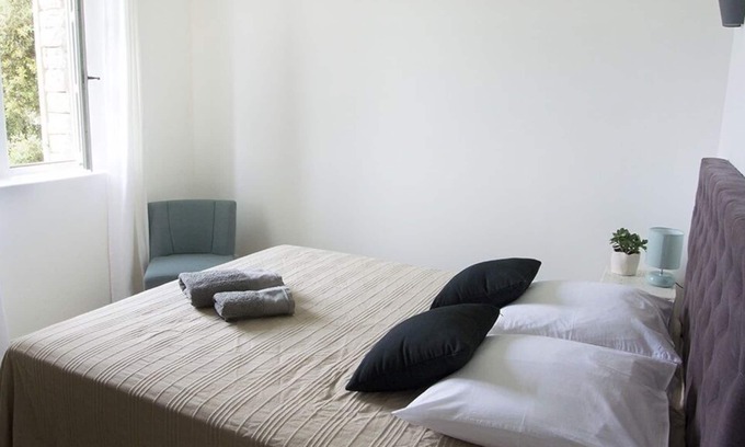Issirac House | Maison Barjac - Domaine de Coulon