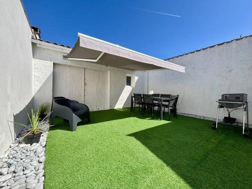 Saint-Denis-d'Oleron House | Maison bord de mer à St-Denis-d'Oléron, 6 pers, 3 ch, terrasse, vélos, plage à 2 pas - FR-1-246A-230
