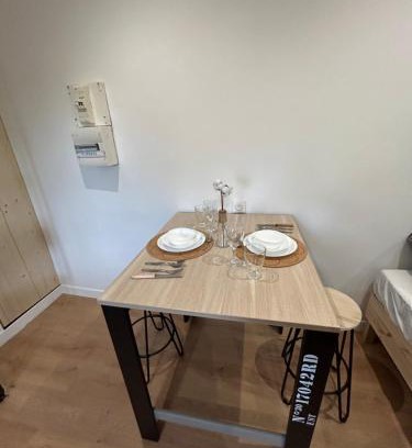 Villeneuve-le-Roi Apartment | Maison BR