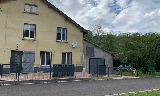 Saint-Pierre-Colamine House | Maison Chaleureuse