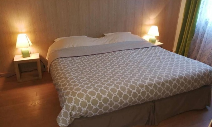 Fiennes Bed & Breakfast | Maison D'hôte La Ferme Du Grand Air - Triple Room with Private External Bathroom