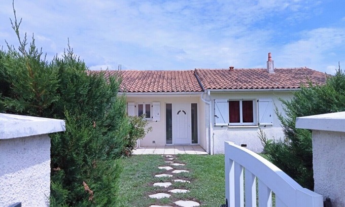 Saint-Androny House | Maison de 90m2 Avec Jardin et Terrasse en Plein Coeur du Vignoble Blayais
