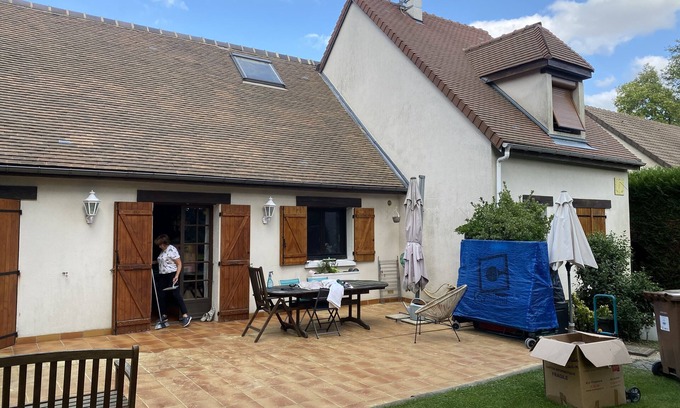 Saint-Remy-l'Honore House | Maison de Campagne Familiale Avec Grand Jardin et Espace jeu + BBQ
