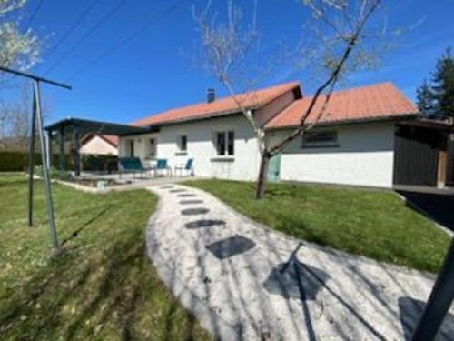Mesnil Sous Les Cotes House | Maison de camp. plain-pied avec jardin, 2 chambres, terrasse couverte, proche Gérardmer et Saint-Dié - FR-1-589-386