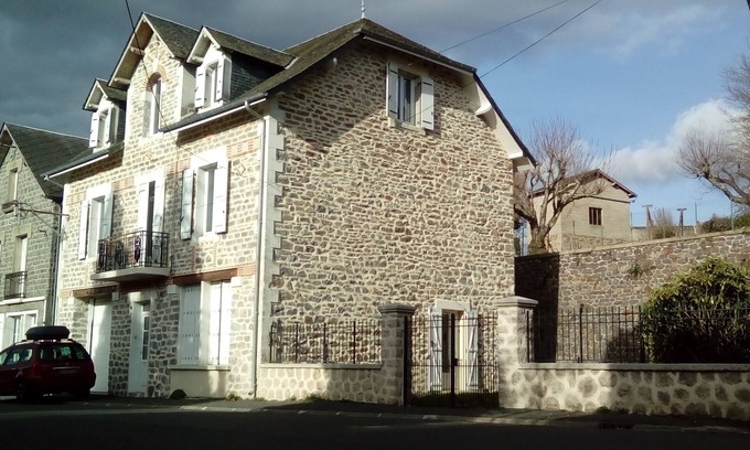 Vigeois House | Maison de Caractère Récemment Rénovée, Près D'un lac et D'une Rivière