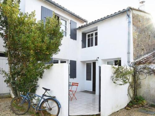 Les Portes-en-Re House | Maison de Charme au Centre du Village avec Cheminée et Cuisine Équipée - FR-1-434-56