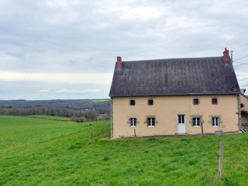 Mazirat House | Maison de ferme paisible avec vue sur vallée, draps inclus - FR-1-489-385