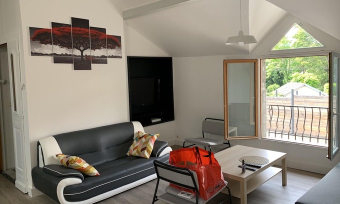 Bourgoin-Jallieu House | Maison de Village au Calme