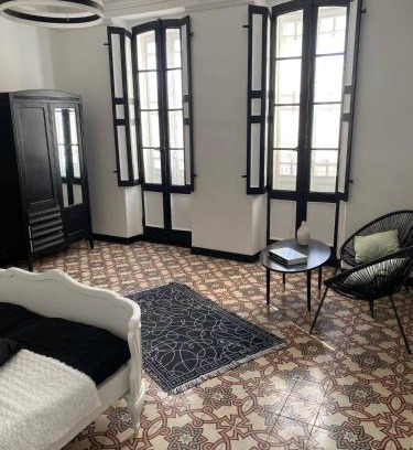 Fleury Apartment | Maison de village avec sa charmante grand chambre avec balcon