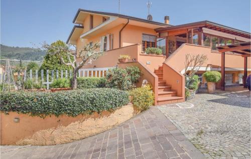 Massarosa House | Maison Des Fleurs