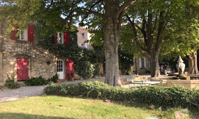 Rognes House | "Maison des Fontaines" in the heart of a magnificent wine-growing estate