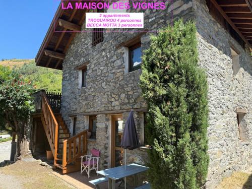 Brides-les-Bains Apartment | MAISON DES VIGNES- TROQUAÏROU et BECCA MOTTA
