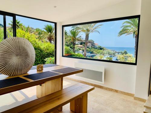 Sanary-sur-Mer House | Maison en front de mer sur la plage de portissol