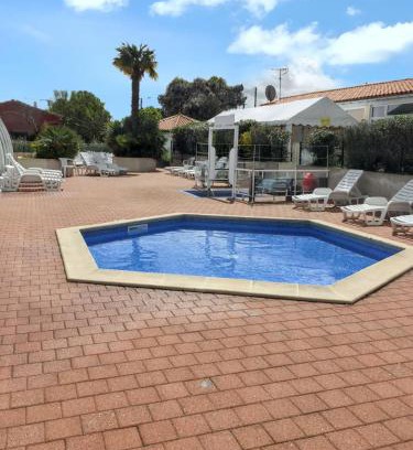 Saint-Pierre-d'Oleron House | Maison ensoleillée à Saint-Pierre-d'Oléron avec piscine partagée