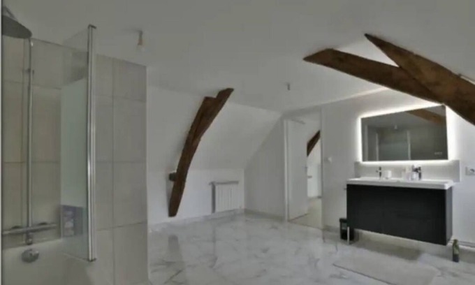 Lezigne House | Maison Familiale 11 Personnes