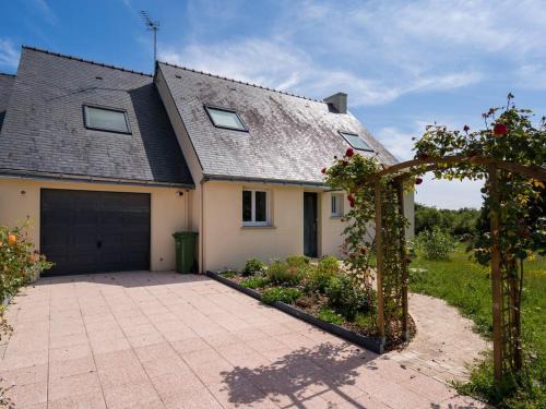 Locmariaquer Villa | Maison familiale avec jardin clos, 4 pièces, 6 pers, proche plage et commerces, Wifi, parking inclus. - FR-1-477-192